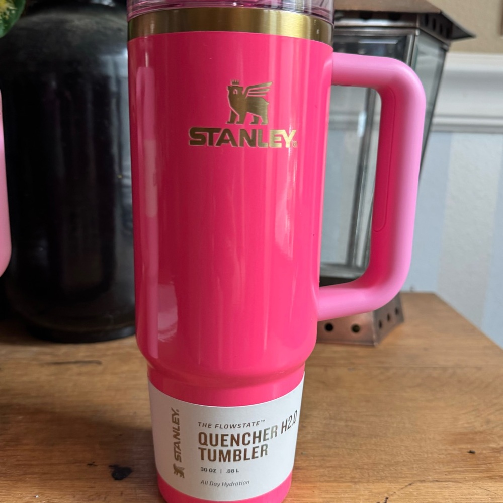 LIMITED EDITION STANLEY PINK PARADE 30 oz-AUTHENTIC